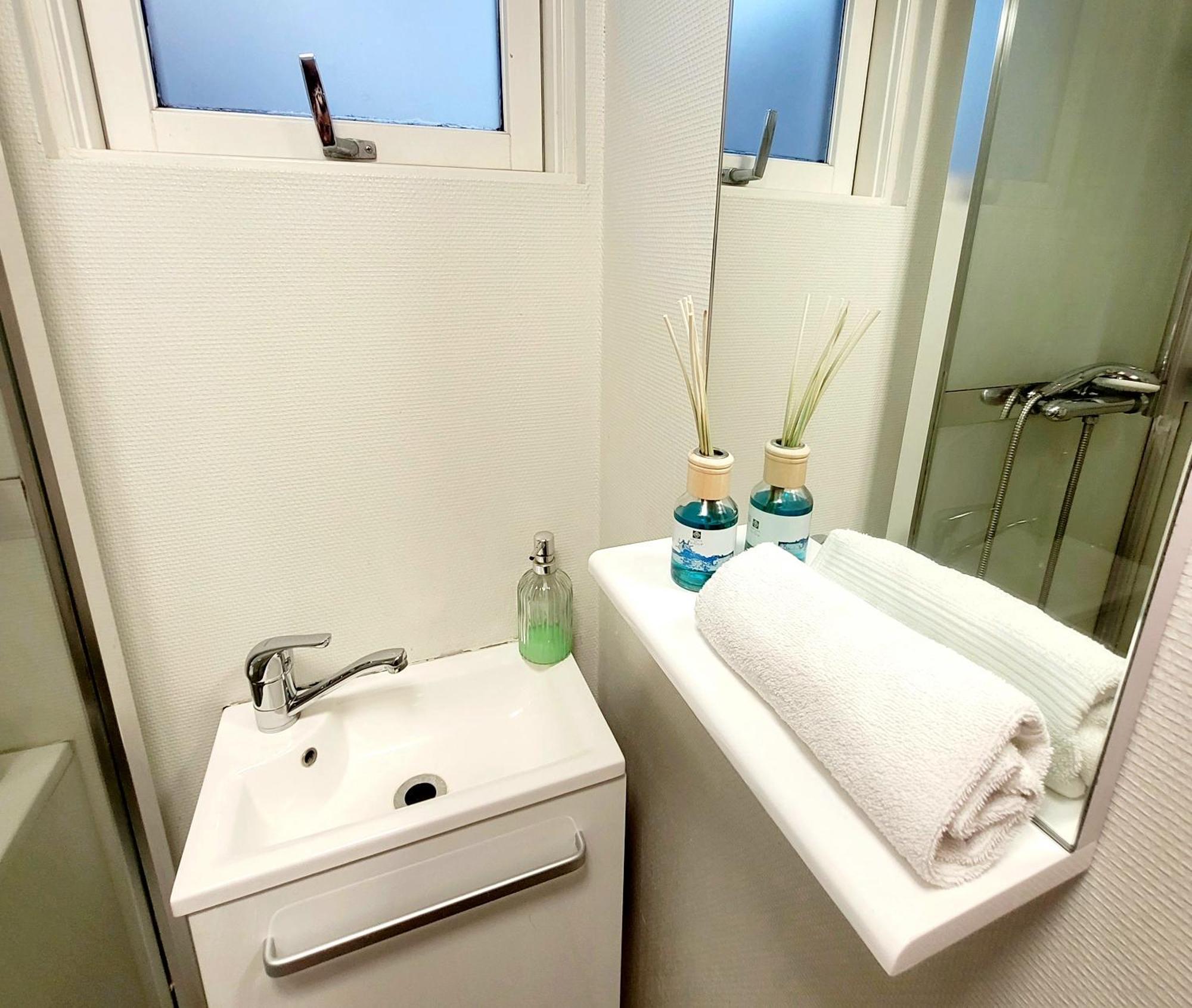 B&B Guesthouse - Bed And Breakfast Keflavik Centre Εξωτερικό φωτογραφία